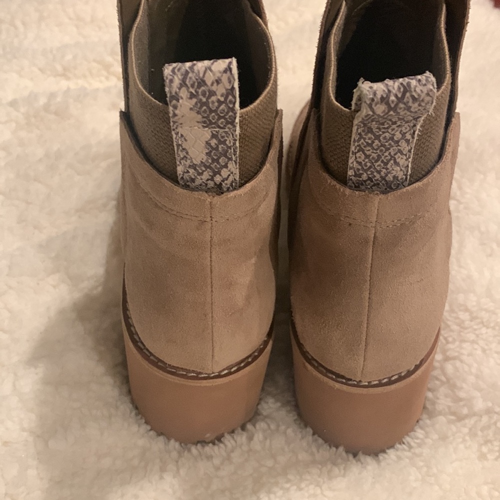 Boots - Picture 4 of 4